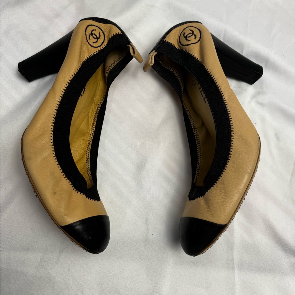 CHANEL Two-Tone Beige and Black Pumps 💯 Authentic guaranteed - Picture 6 of 9